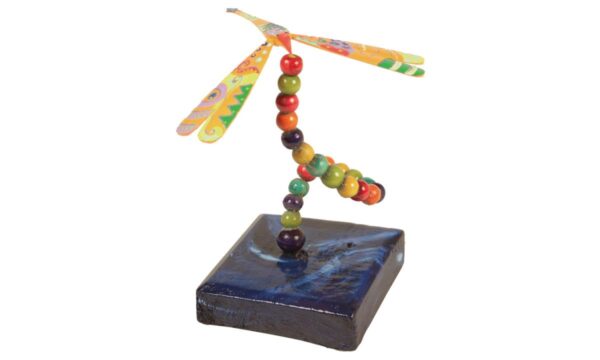 2000004004729-libellule-en-equilibre