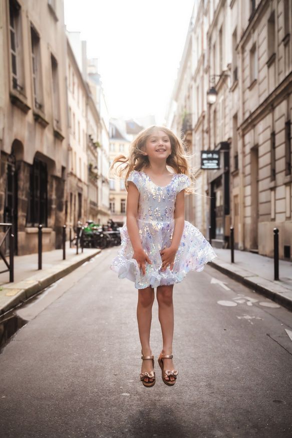 771877318153-robe-argentee-avec-sequins---une-star-est-nee---5-6-ans